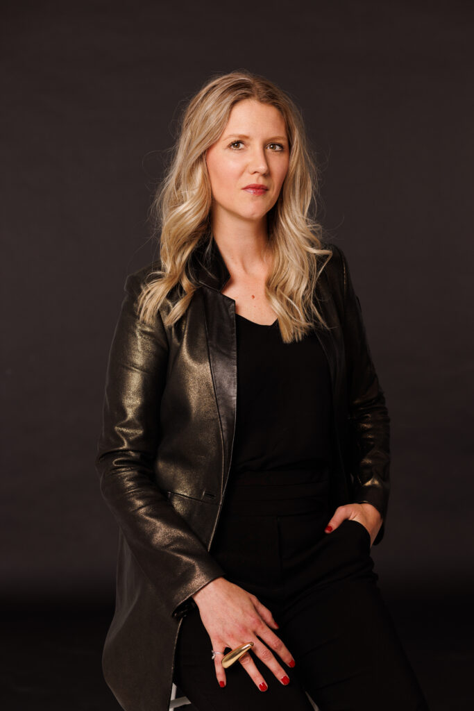 Portrait corporatif ARIHQ Montréal, femme, Marie-Noële Pilon photographe et vidéaste